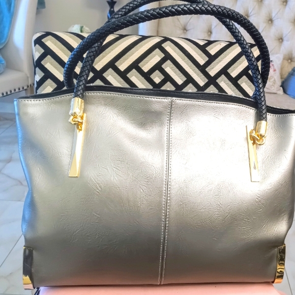 Purse - Picture 2 of 3